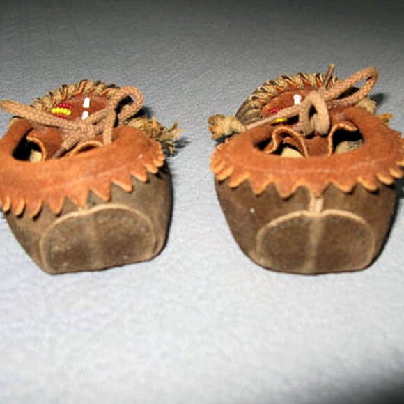 2 PAIRS CHILD BEADED MOCASINS, VINTAGE WESTERN DECOR, NATIVE AMERICAN - Picture 4 of 8